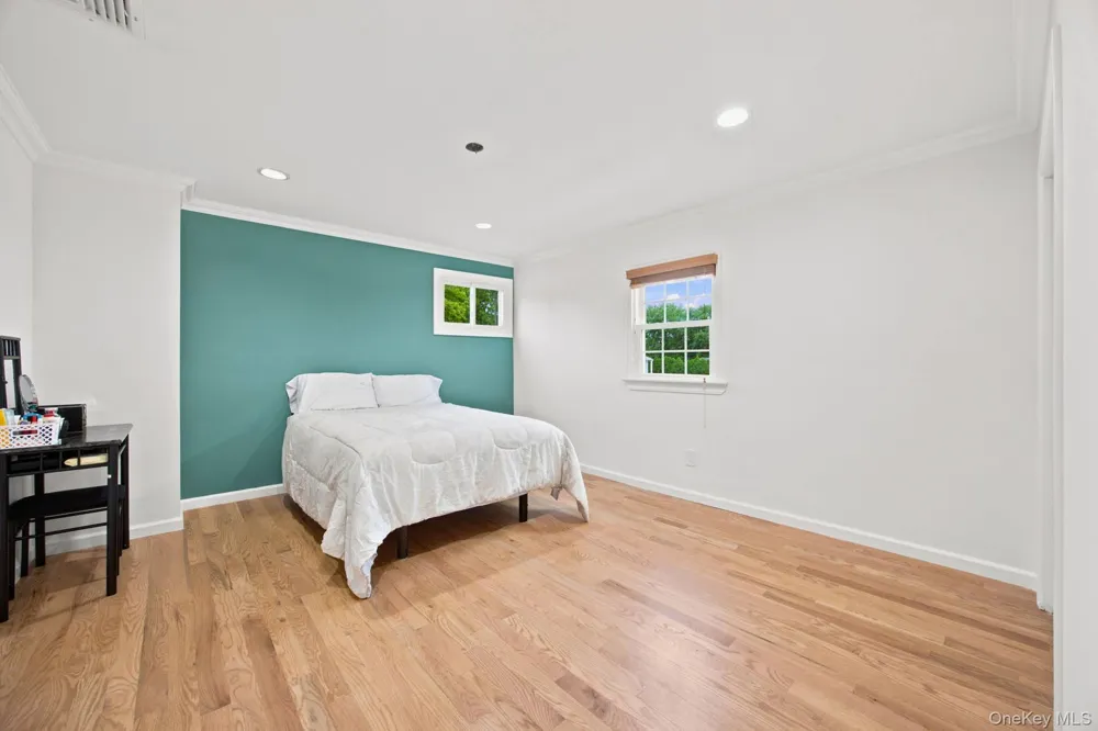 25 Artisan Avenue Huntington, NY 11743