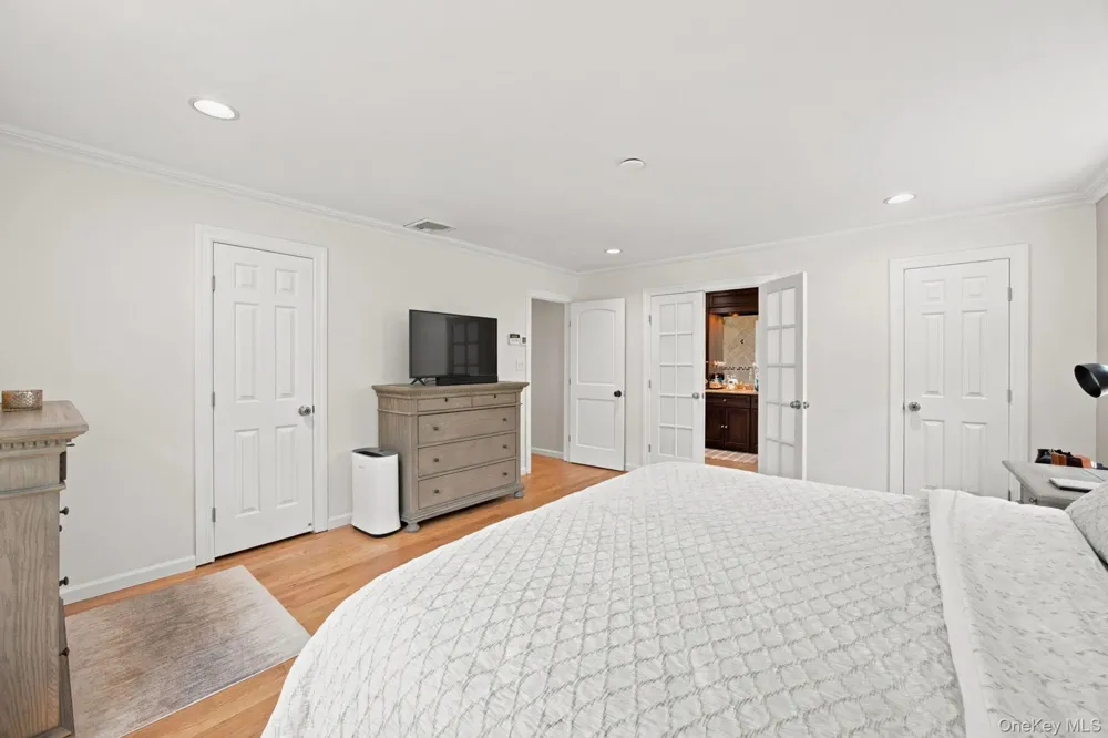 25 Artisan Avenue Huntington, NY 11743