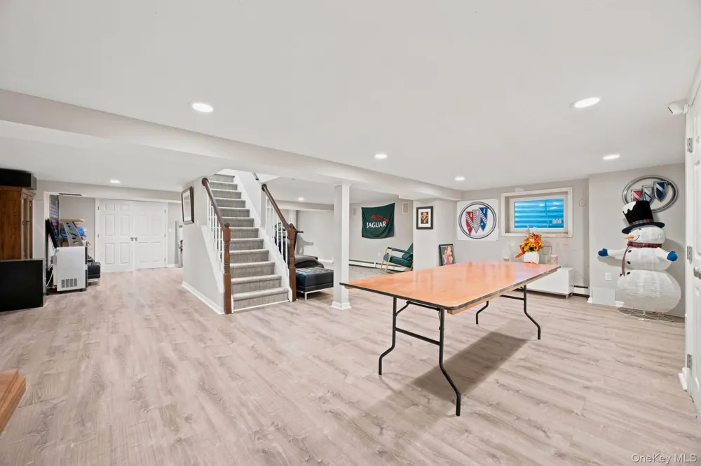 25 Artisan Avenue Huntington, NY 11743