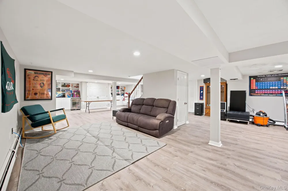 25 Artisan Avenue Huntington, NY 11743