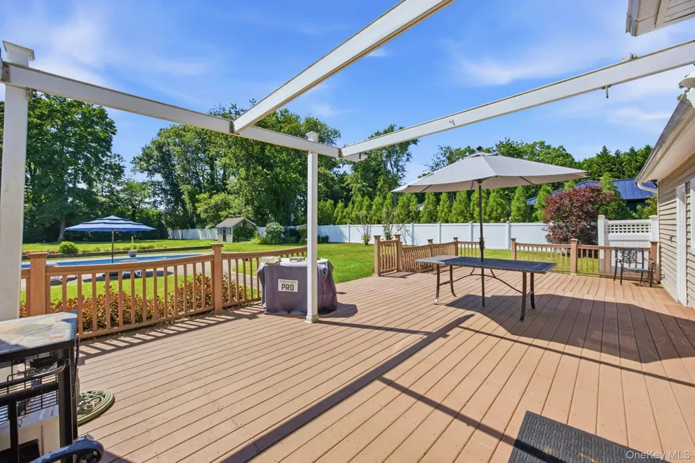 25 Artisan Avenue Huntington, NY 11743