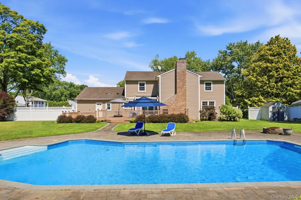 25 Artisan Avenue Huntington, NY 11743