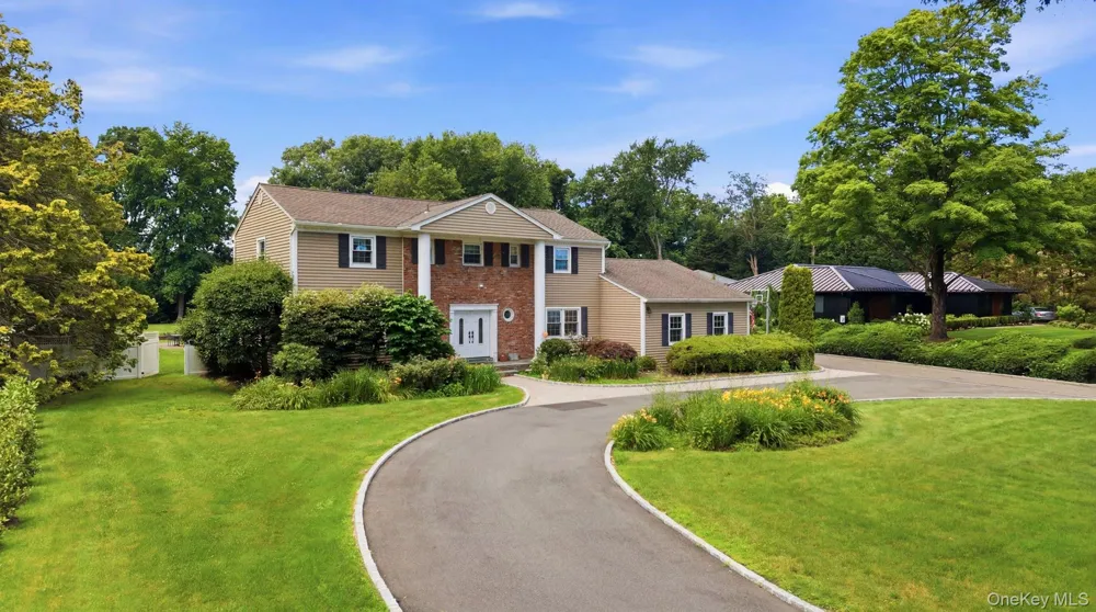 25 Artisan Avenue Huntington, NY 11743