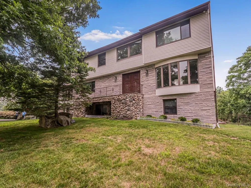8 Fairgreen Court Cortlandt Manor, NY 10567