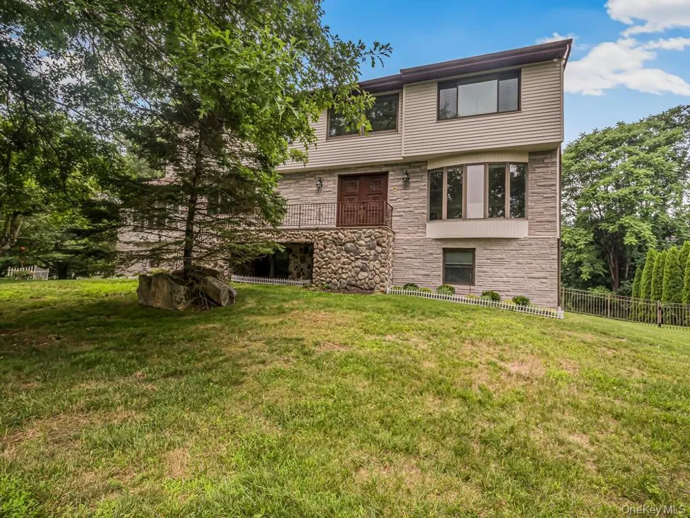 8 Fairgreen Court Cortlandt Manor, NY 10567