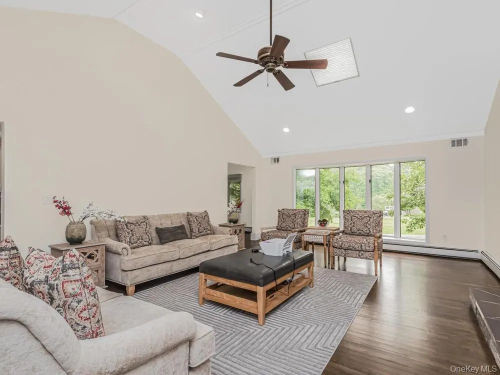8 Fairgreen Court Cortlandt Manor, NY 10567