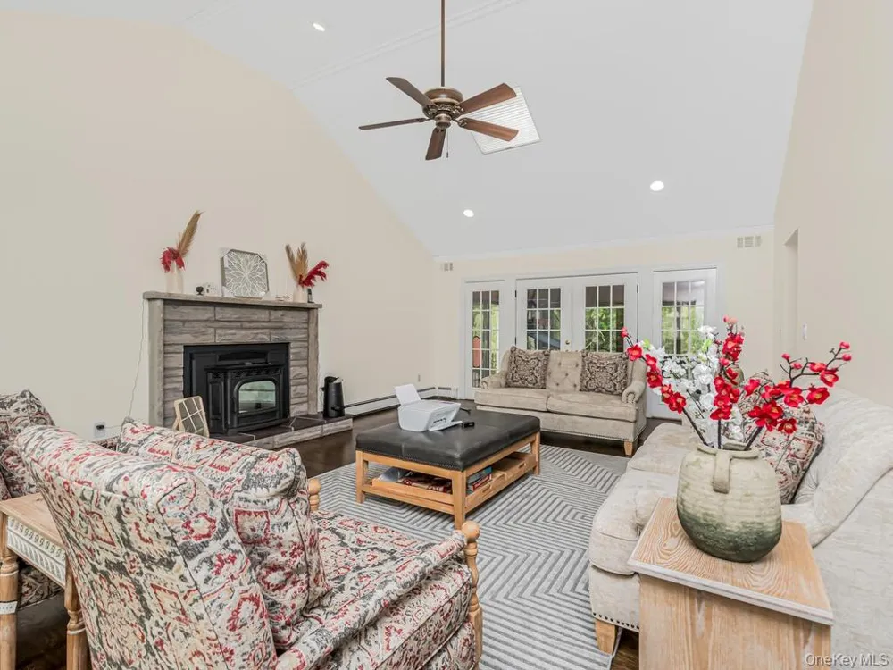 8 Fairgreen Court Cortlandt Manor, NY 10567