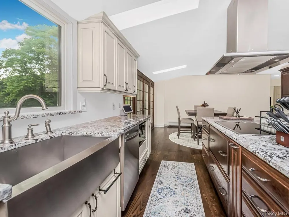 8 Fairgreen Court Cortlandt Manor, NY 10567