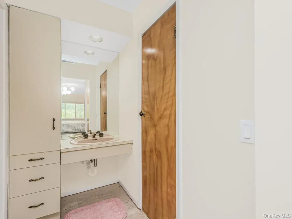8 Fairgreen Court Cortlandt Manor, NY 10567