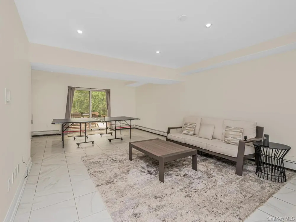8 Fairgreen Court Cortlandt Manor, NY 10567