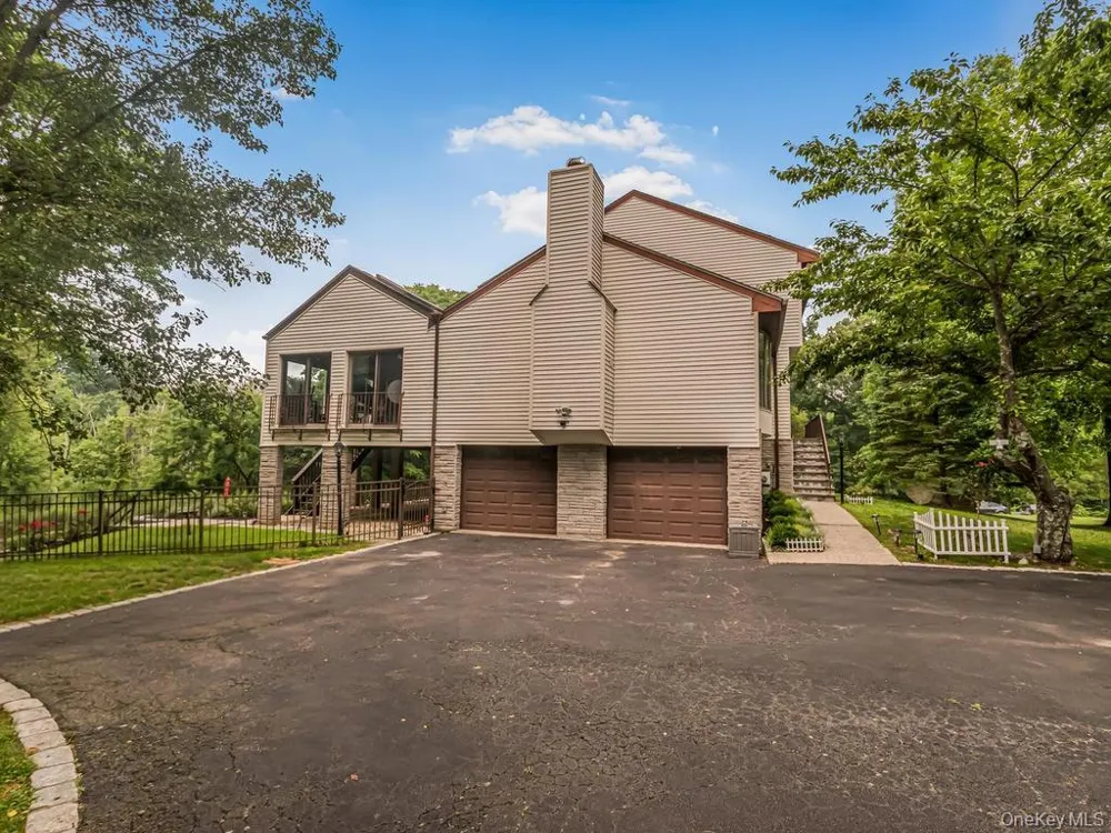 8 Fairgreen Court Cortlandt Manor, NY 10567
