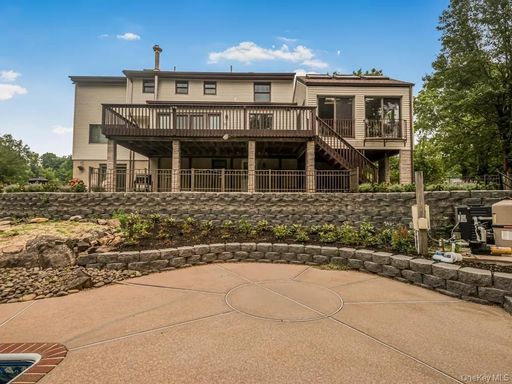 8 Fairgreen Court Cortlandt Manor, NY 10567