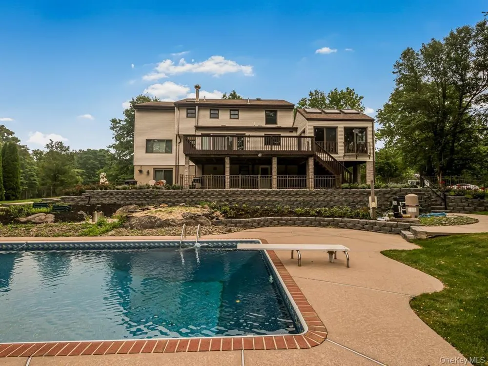 8 Fairgreen Court Cortlandt Manor, NY 10567