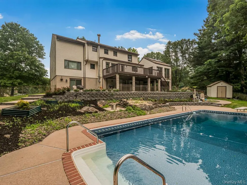 8 Fairgreen Court Cortlandt Manor, NY 10567