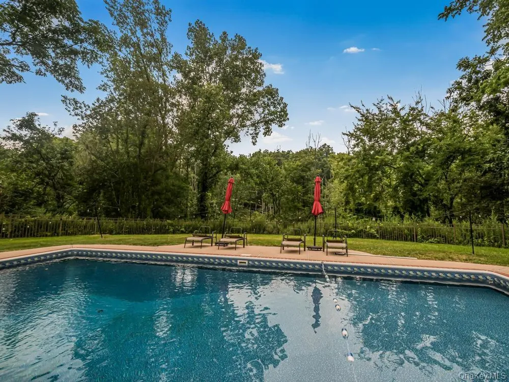 8 Fairgreen Court Cortlandt Manor, NY 10567
