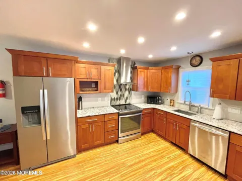 113 Lincoln Avenue #4