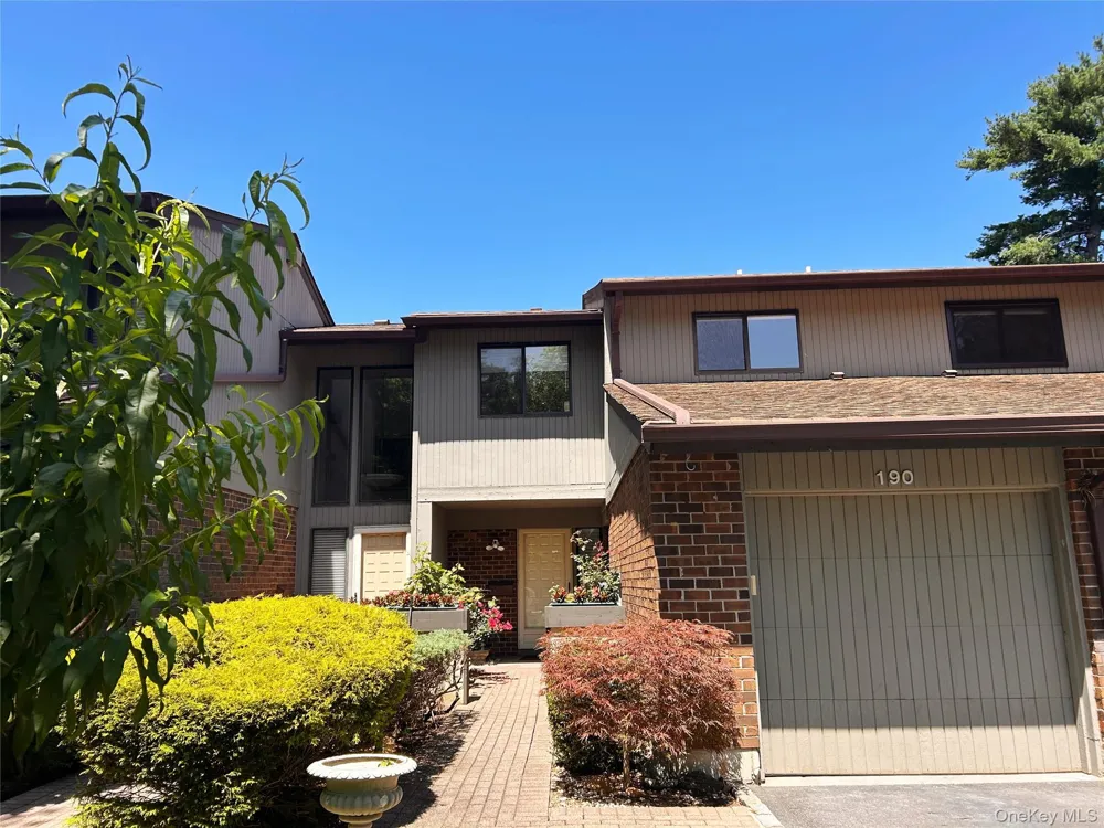 190 Alta Terrace Jericho, NY 11753