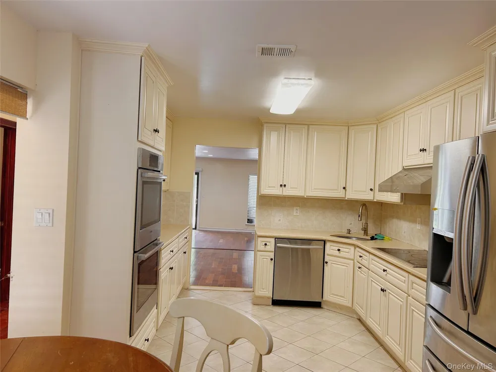 190 Alta Terrace Jericho, NY 11753
