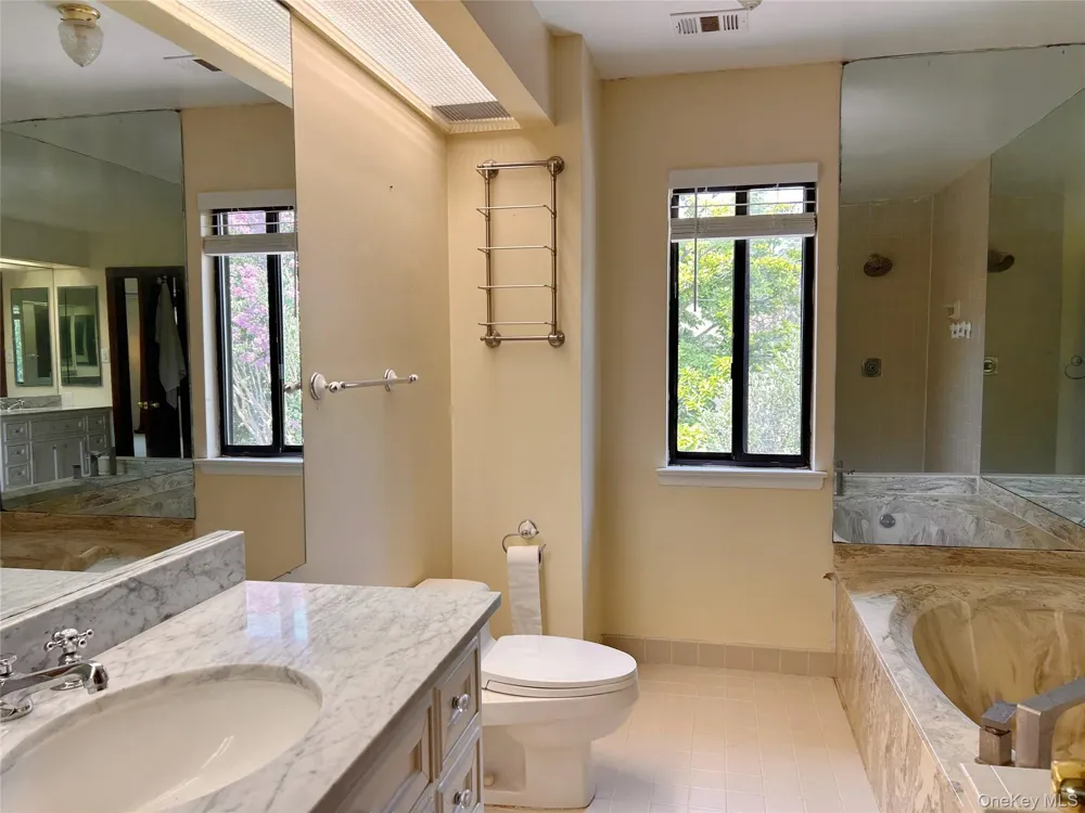 190 Alta Terrace Jericho, NY 11753