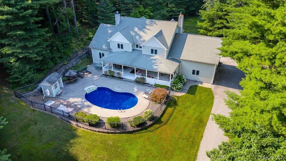 49 Barkit Kennel Road Pleasant Valley, NY 12569