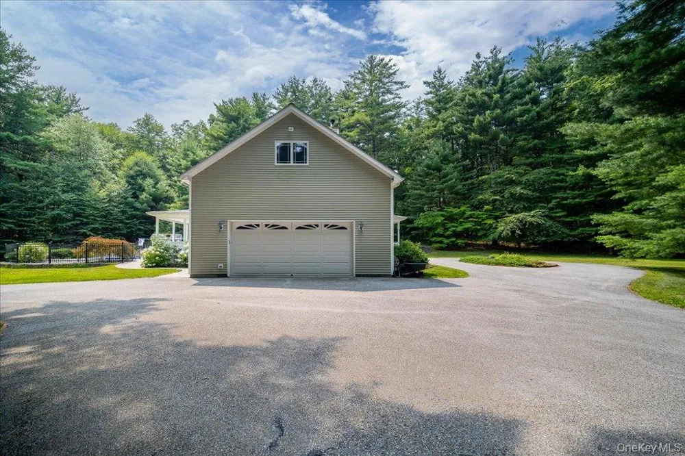 49 Barkit Kennel Road Pleasant Valley, NY 12569