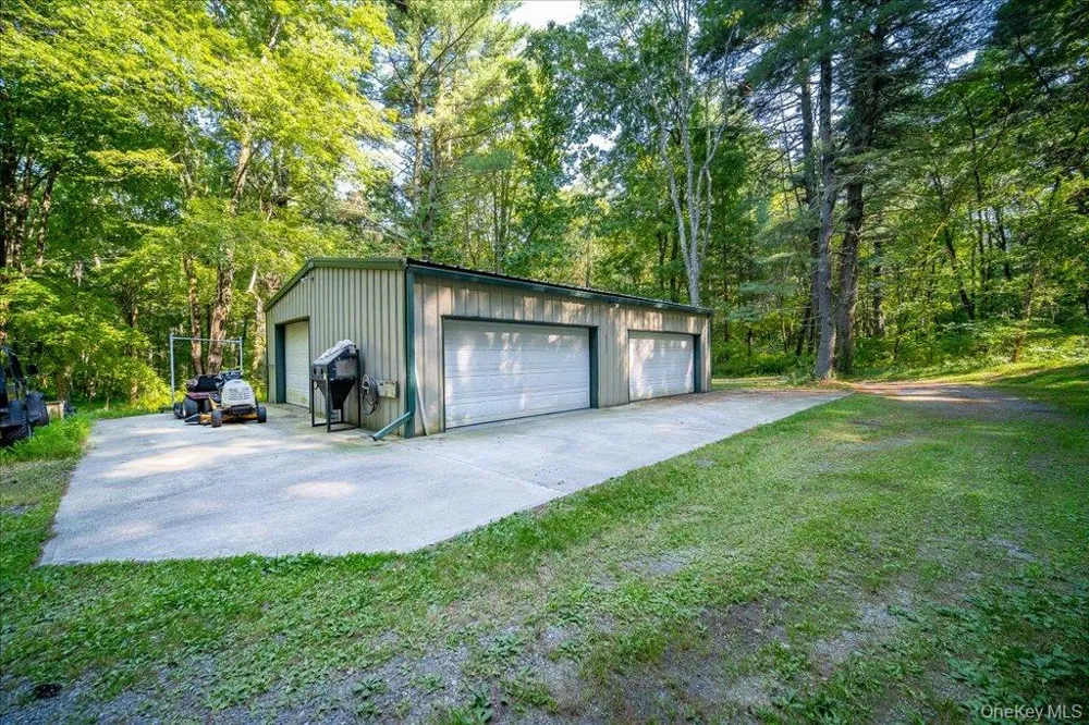49 Barkit Kennel Road Pleasant Valley, NY 12569