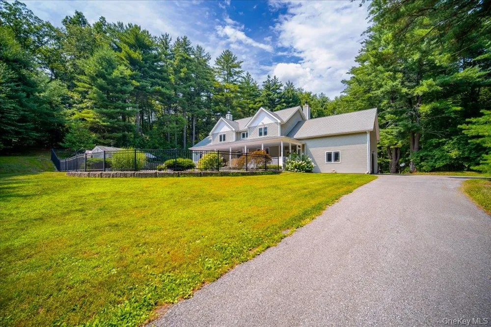 49 Barkit Kennel Road Pleasant Valley, NY 12569