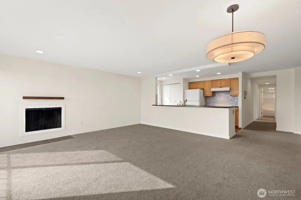 3710 25th Place W #405 Seattle, WA 98199
