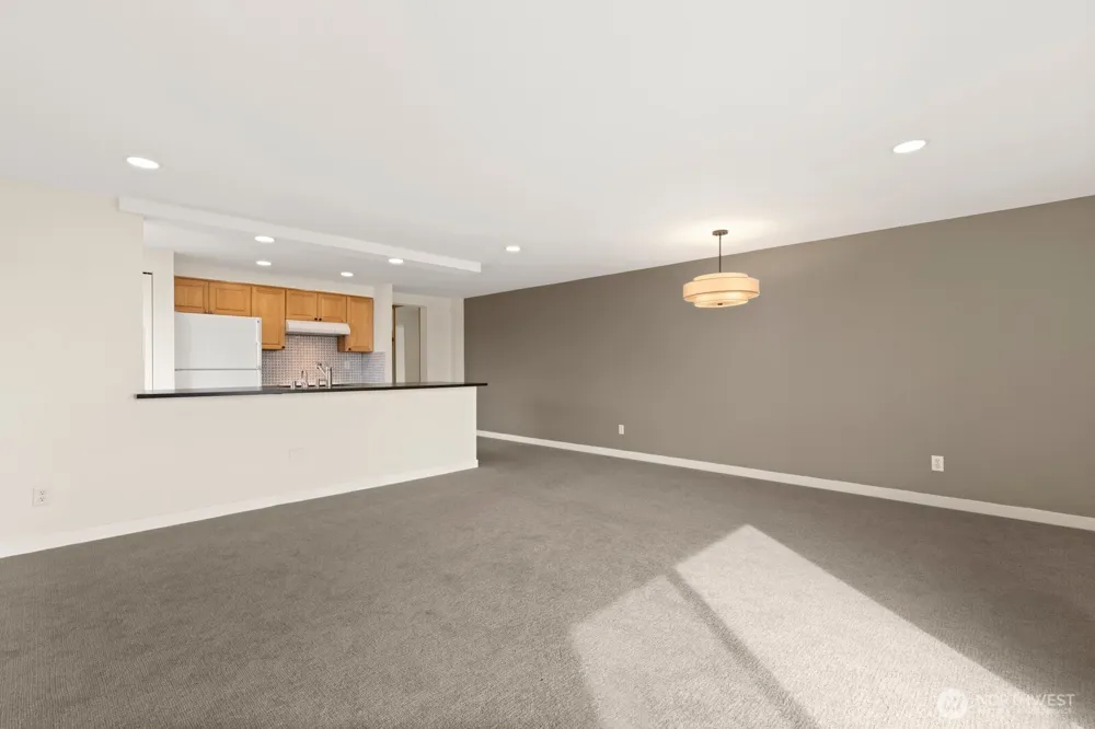 3710 25th Place W #405 Seattle, WA 98199