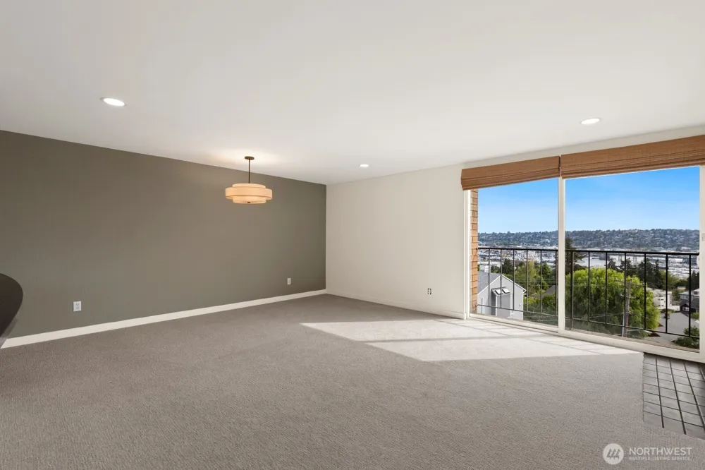 3710 25th Place W #405 Seattle, WA 98199