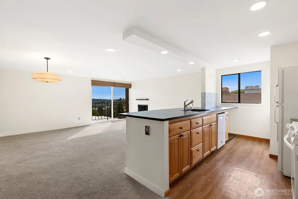 3710 25th Place W #405 Seattle, WA 98199