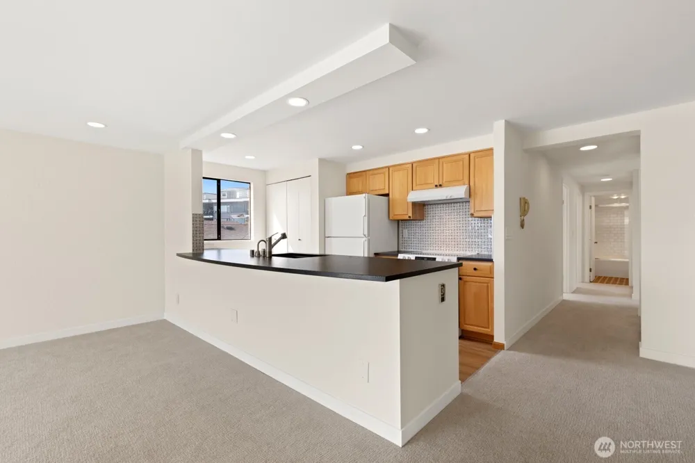 3710 25th Place W #405 Seattle, WA 98199