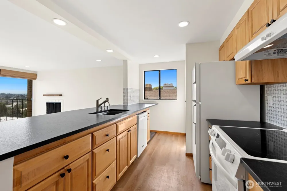 3710 25th Place W #405 Seattle, WA 98199