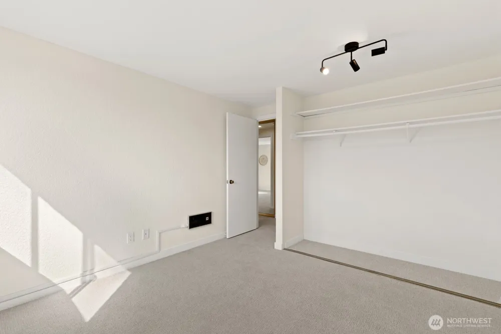 3710 25th Place W #405 Seattle, WA 98199