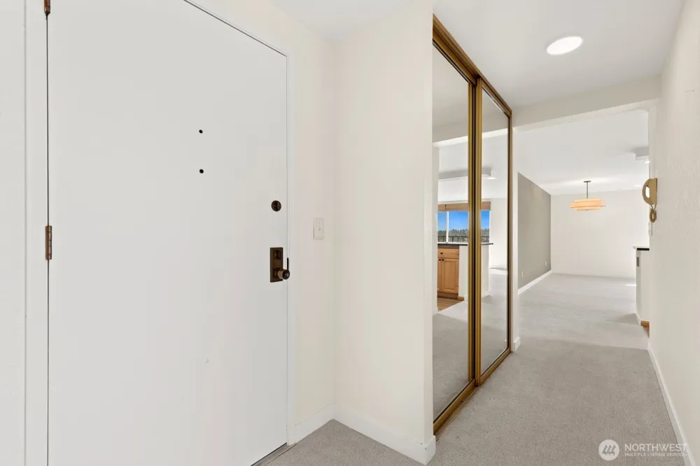 3710 25th Place W #405 Seattle, WA 98199