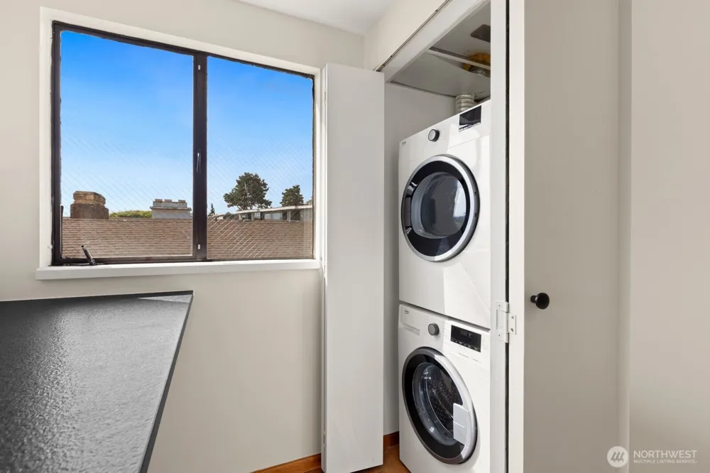3710 25th Place W #405 Seattle, WA 98199