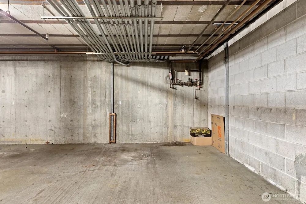 3710 25th Place W #405 Seattle, WA 98199