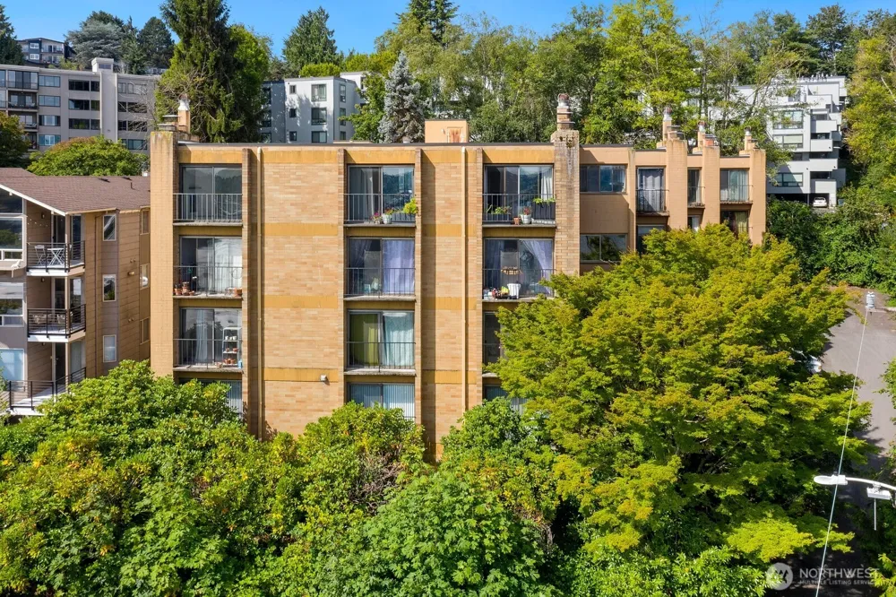 3710 25th Place W #405 Seattle, WA 98199