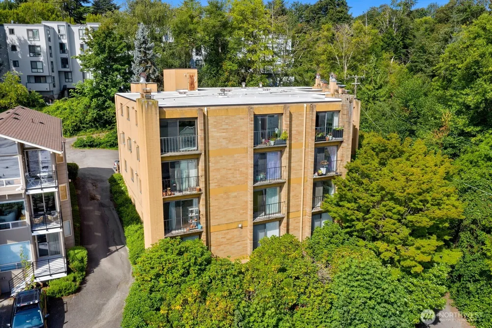3710 25th Place W #405 Seattle, WA 98199