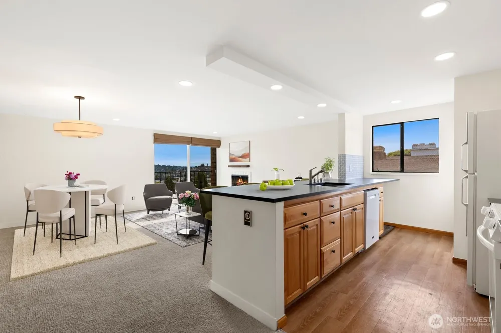 3710 25th Place W #405 Seattle, WA 98199