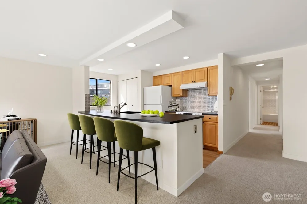3710 25th Place W #405 Seattle, WA 98199