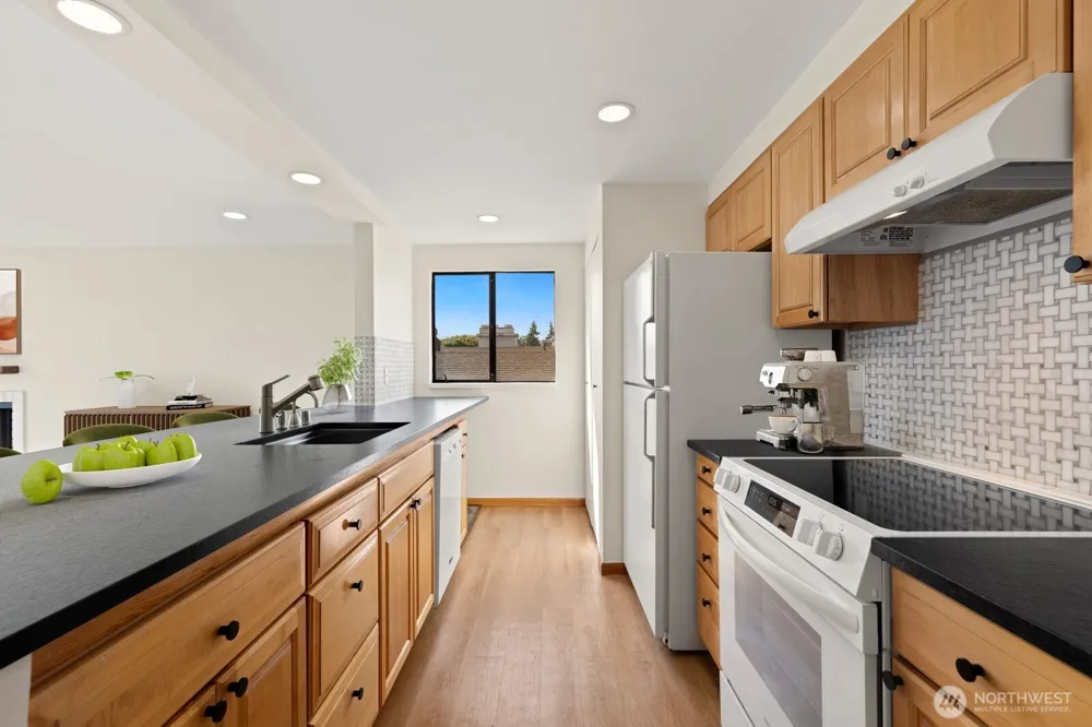 3710 25th Place W #405 Seattle, WA 98199