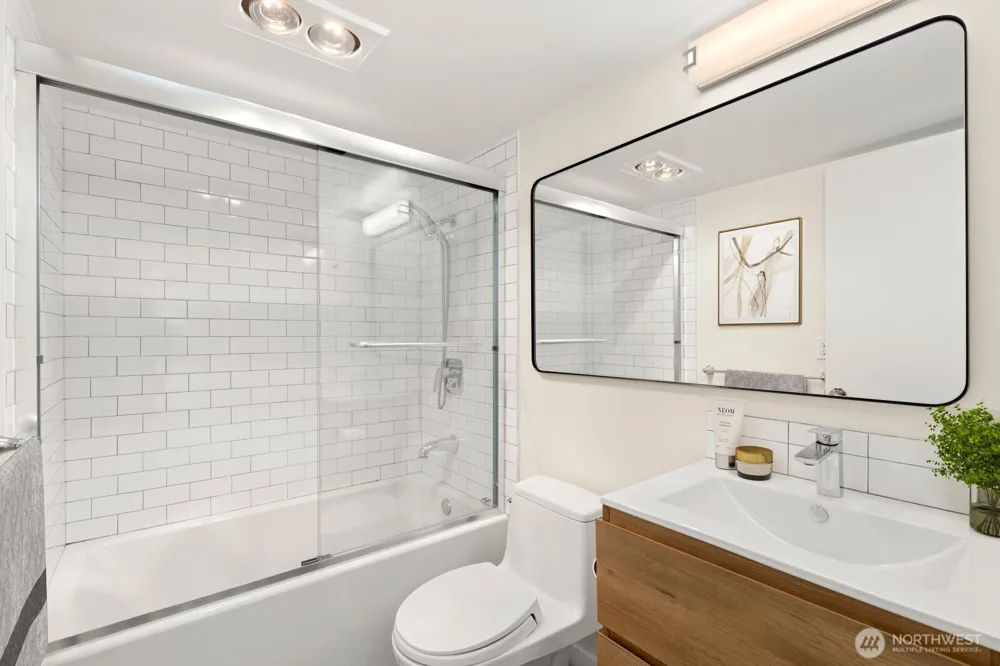 3710 25th Place W #405 Seattle, WA 98199