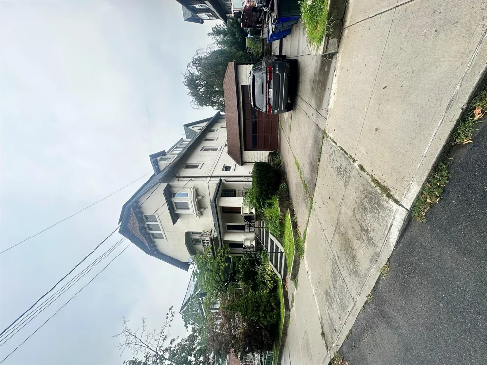 409 W 261st Street #2 Bronx, NY 10471