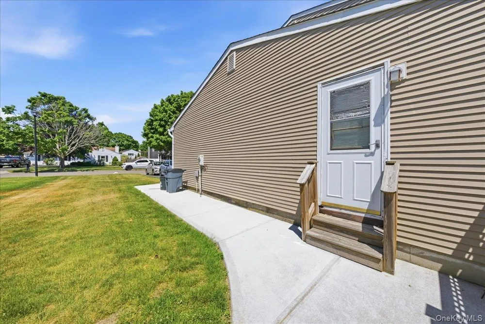 7 Apple Blossom Lane Patchogue, NY 11772
