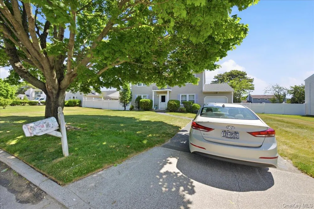 7 Apple Blossom Lane Patchogue, NY 11772