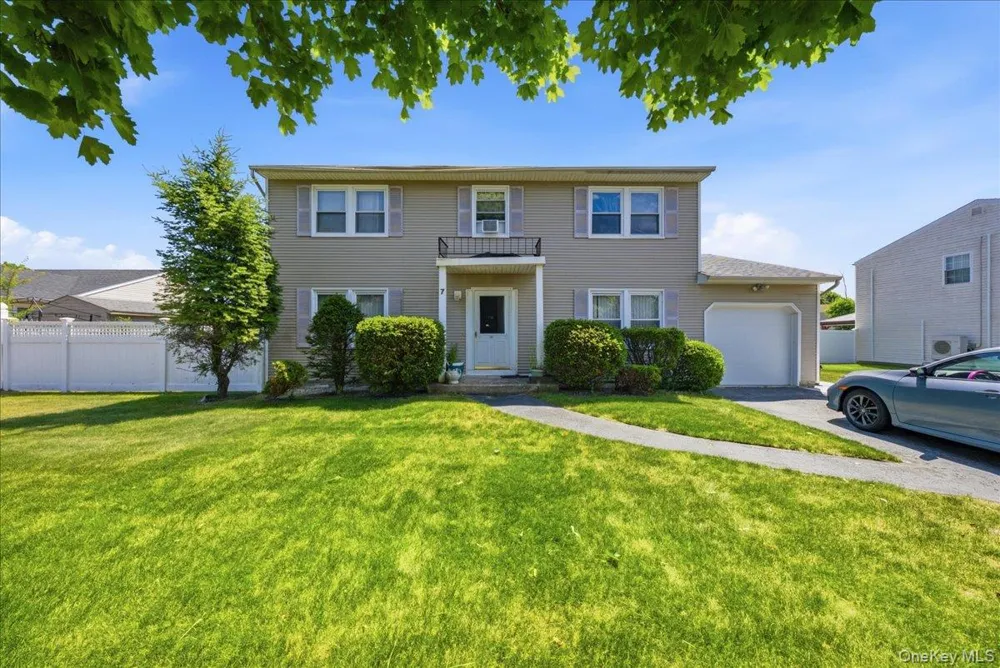 7 Apple Blossom Lane Patchogue, NY 11772