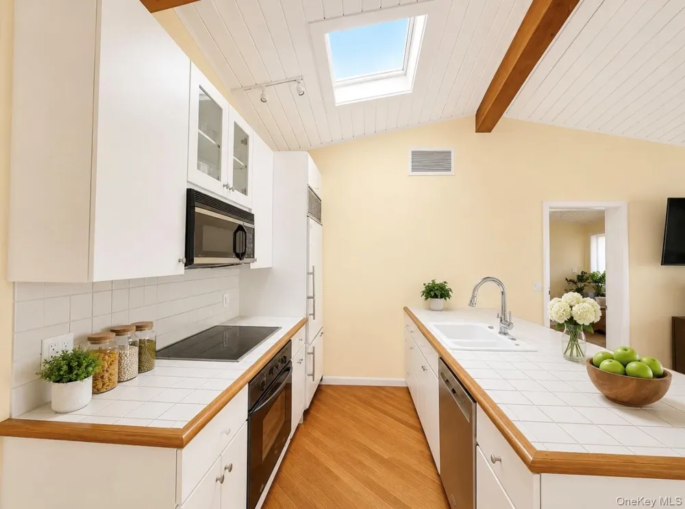 35 Library Avenue #8 R Westhampton Beach, NY 11978