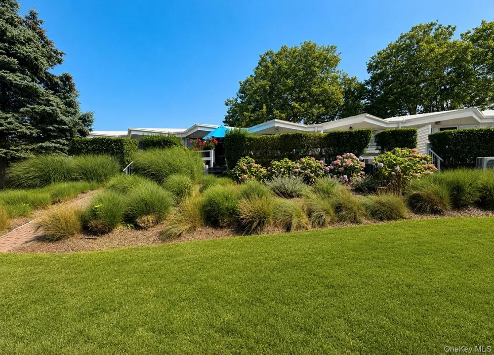 35 Library Avenue #8 R Westhampton Beach, NY 11978