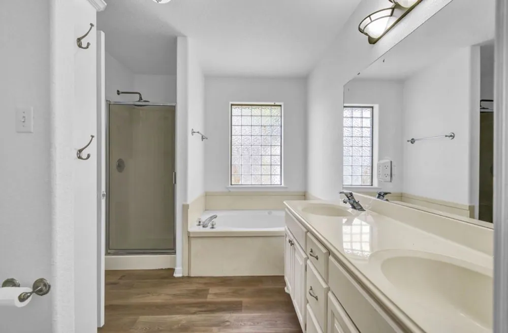 218 Lexington Avenue Clute, TX 77531